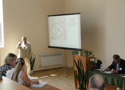 З науковою доповіддю виступає професор Сергій Сонько